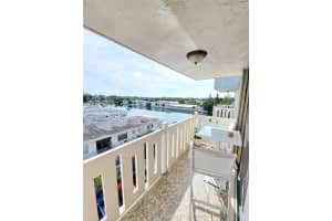 7900 Tatum Waterway Dr 502 Miami Beach, FL 33141 - MLS#A11636191