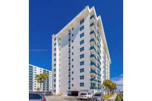 7501 E Treasure Dr 3c, North Bay Village