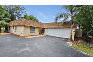 18825 Oakland Hills Dr, Hialeah, FL 33015, Sold 10/03/24