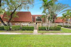 9905 NW 6th Pl, Plantation, FL 33324, Sold 12/18/24
