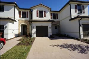 11011 W 33rd Ln, Miami Lakes