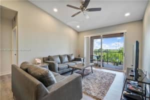 7940 N Nob Hill Rd, Tamarac, FL 33321, Sold 09/12/24