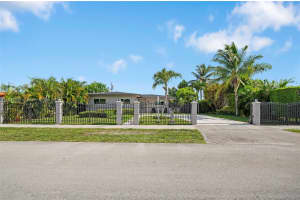 5830 NW 118th St, Hialeah, FL 33012, Sold 11/01/24