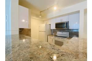 655 Sw 111th Way 106, Pembroke Pines