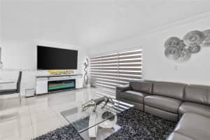 9371 Fontainebleau Blvd, Miami, FL 33172, Sold 10/04/24