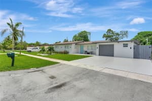 1613 Nw 11th Ave Fort Lauderdale, FL 33311 - MLS#A11638295