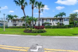 47 Stratford Ln W, Boynton Beach, FL 33436, Sold 04/04/25