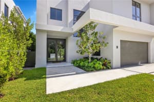 5041 SW 77th St, Miami, FL 33143, Sold 01/31/25