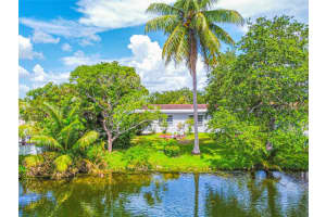 611 NW 96th Terrace, Pembroke Pines, FL 33024, Sold 01/30/25