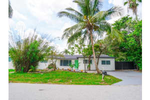 424 SW 7th Ct, Boynton Beach, FL 33435, Sold 01/06/25