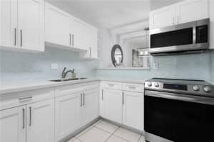 6200 NW 62nd St APT 111, Tamarac, FL 33319, Sold 05/05/25