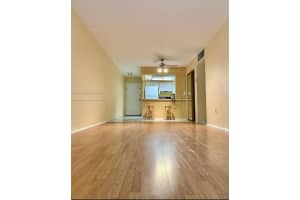 7300 NW 17th St APT 206, Plantation, FL 33313, Sold 10/01/24