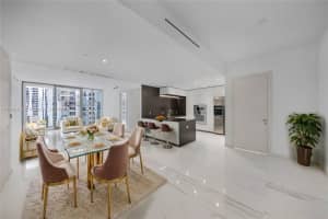 300 Biscayne Blvd Way 2009, Miami