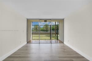 854 NW 87th Ave APT 101, Miami, FL 33172, Sold 10/12/24