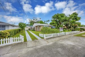 33 NW 59th Ave, Miami, FL 33126, Sold 10/18/24