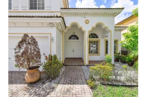 15618 SW 14th St, Miami, FL 33194, Sold 03/19/25