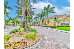 7950 N Nob Hill Rd APT 303, Tamarac, FL 33321, Sold 09/27/24