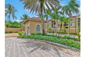 7950 N Nob Hill Rd APT 303, Tamarac, FL 33321, Sold 09/27/24
