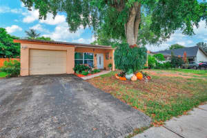 8361 NW 3rd St, Pembroke Pines, FL 33024, Sold 10/18/24
