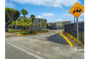 10020 NW 9th St Cir APT 203, Miami, FL 33172, Sold 10/07/24