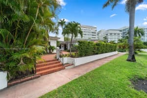 911 W 47th Ct, Miami Beach, FL 33140, Sold 12/05/24