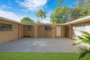 4661 NW 4th St, Plantation, FL 33317, Sold 12/02/24