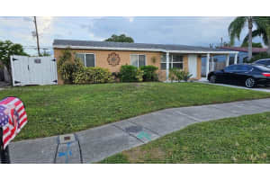 4940 SW 17th St, Fort Lauderdale, FL 33317, Sold 01/28/25