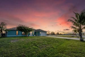 2724 Sw 1st Ter, Cape Cor Na Cape Coral, FL 33991 - MLS#A11642199
