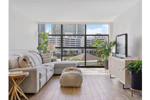 600 Parkview Dr APT 426, Hallandale Beach, FL 33009, Sold 03/12/25