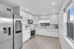 9541 Sunrise Lakes Blvd APT 301, Sunrise, FL 33322, Sold 12/06/24