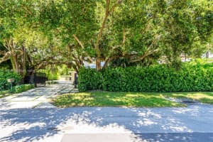 5825 SW 27th St, Miami, FL 33155, Sold 10/08/24