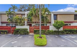 3906 Parkside Ln, Hollywood, FL 33021, Sold 01/27/25