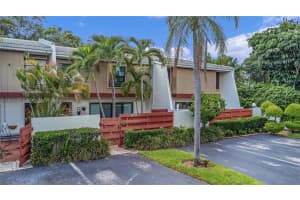 3906 Parkside Ln, Hollywood, FL 33021, Sold 01/27/25