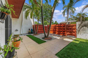 3906 Parkside Ln, Hollywood, FL 33021, Sold 01/27/25