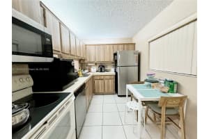 8615 NW 8th St APT 101, Miami, FL 33126, Sold 03/07/25