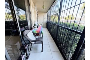 8615 NW 8th St APT 101, Miami, FL 33126, Sold 03/07/25