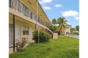 71 NW 76th St APT 6, Miami, FL 33150, Sold 12/12/24