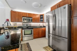 401 NE 14th Ave, Hallandale Beach, FL 33009, Sold 01/22/25