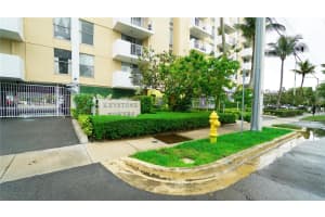 2000 NE 135th St APT 702, North Miami, FL 33181, Sold 11/29/24