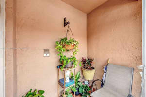 100 SW 110th Ave Apt 119-3, Miami, FL 33174, Sold 10/22/24