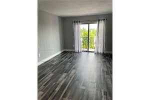 3075 Nw 7th St 302, Miami