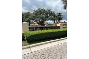 9136 Nw 192nd Ter, Hialeah