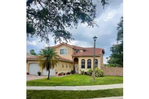 14422 N Royal Cove Cir, Davie