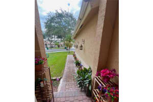 14422 N Royal Cove Cir Davie, FL 33325 - MLS#A11645346