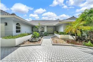 16818 NW 82nd Ct, Miami Lakes, FL 33016, Sold 02/21/25