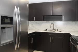 7000 NW 186th St Apt 4-218, Hialeah, FL 33015, Sold 11/22/24