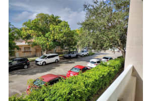 600 NW 32nd Pl, Miami, FL 33125, Sold 10/07/24