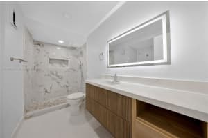 230 Lakeview Dr APT 302, Weston, FL 33326, Sold 12/23/24