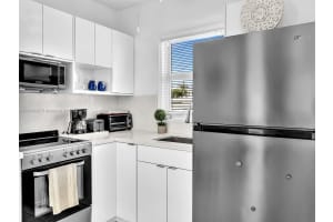 320 Arthur St #17, Hollywood, FL 33019, Sold 02/18/25