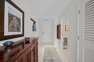 300 Biscayne Blvd, Miami, FL 33131, Sold 12/18/24
